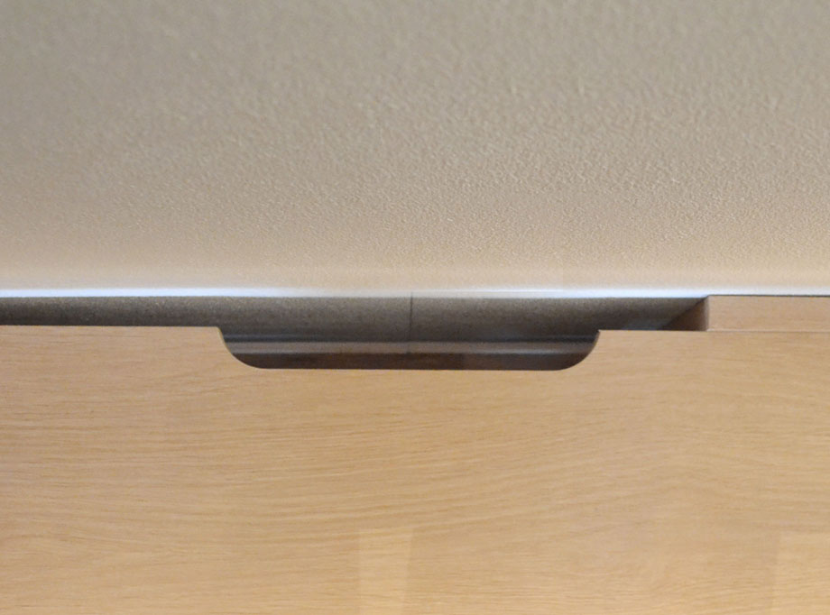 Nomo（ノーモ） 伸縮テレビボード 幅180～307cm｜配線用の切り欠き