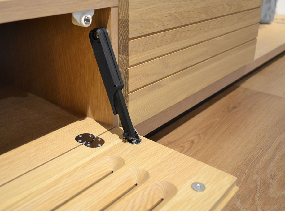 Nomo（ノーモ） 伸縮テレビボード 幅180～307cm｜ダンパー付きステー