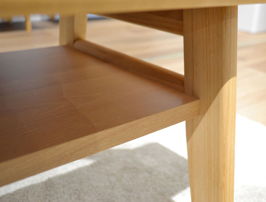 Noran （ノーラン）センターテーブル 105×49cm｜天然木アルダー材の肘掛け